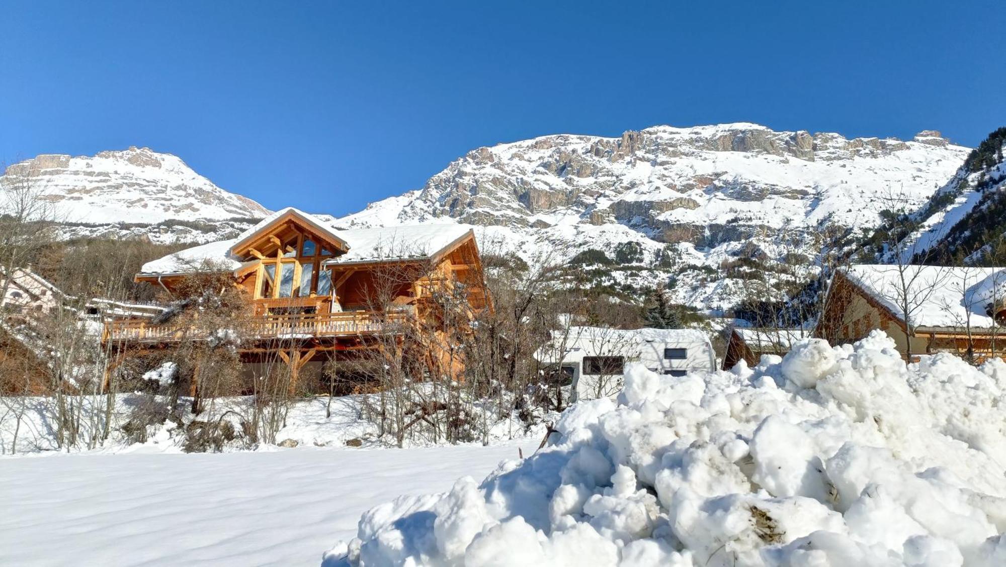 Les Cabris Bed & Breakfast Pelvoux Bagian luar foto